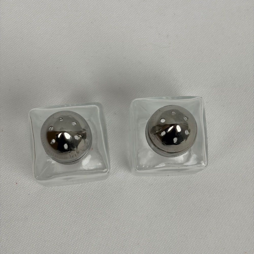 Square Glass Salt and Pepper Shakers Set Chrome Metal Lids Clear Kitchen Dining - Picture 3 of 4